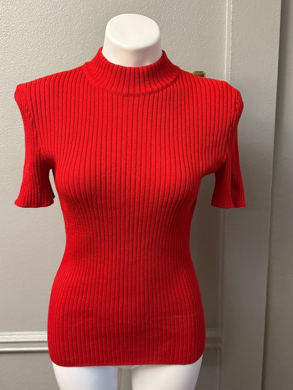 St. John Red Ribbed Short Sleeve Mock Neck Knit Top